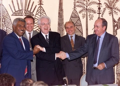 La signature des accords de Nouméa : un tournant majeur des relations entre la France et la Nouvelle-Calédonie ?