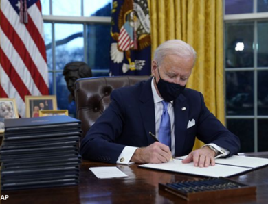 Les 100 jours de Joe Biden : parler peu, gouverner fort.