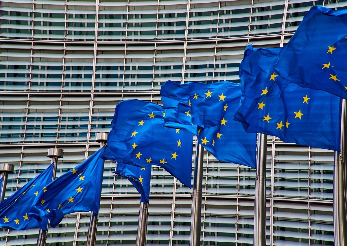 « The Brussels effect » ou la portée extraterritoriale des normes européennes : l’UE en route pour devenir une « organisation d’intégration à vocation mondiale »